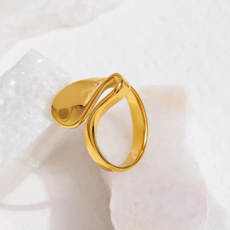 Classic wavy fused ring