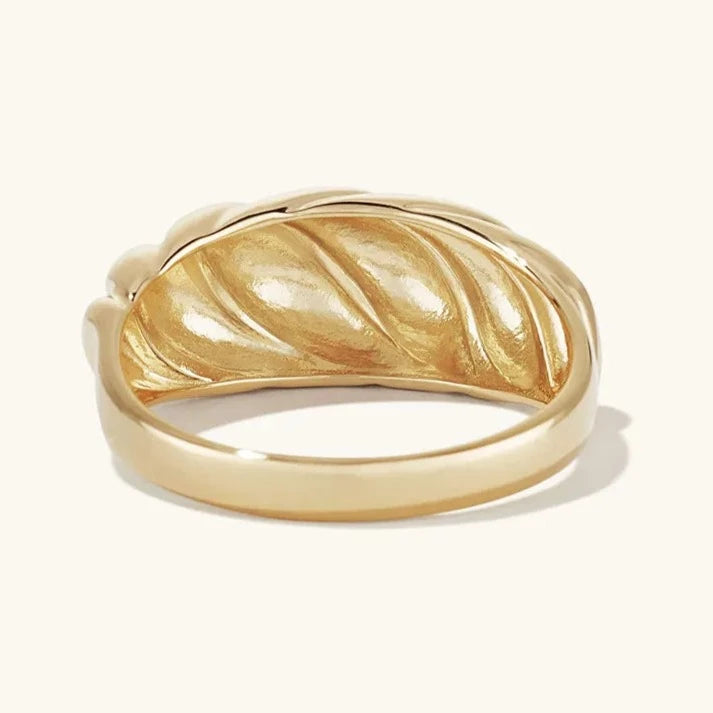 Elegant Wavy Ring