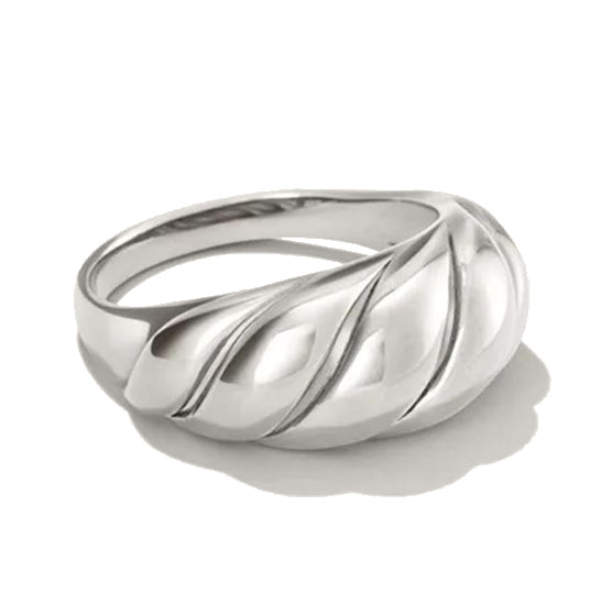 Elegant Wavy Ring